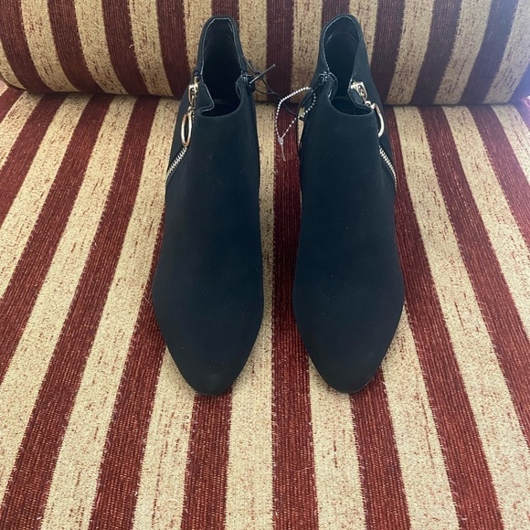 NWOT Impo black ankle boots. Gold ring is the workable zipper on the outside. 9 - Picture 5 of 7